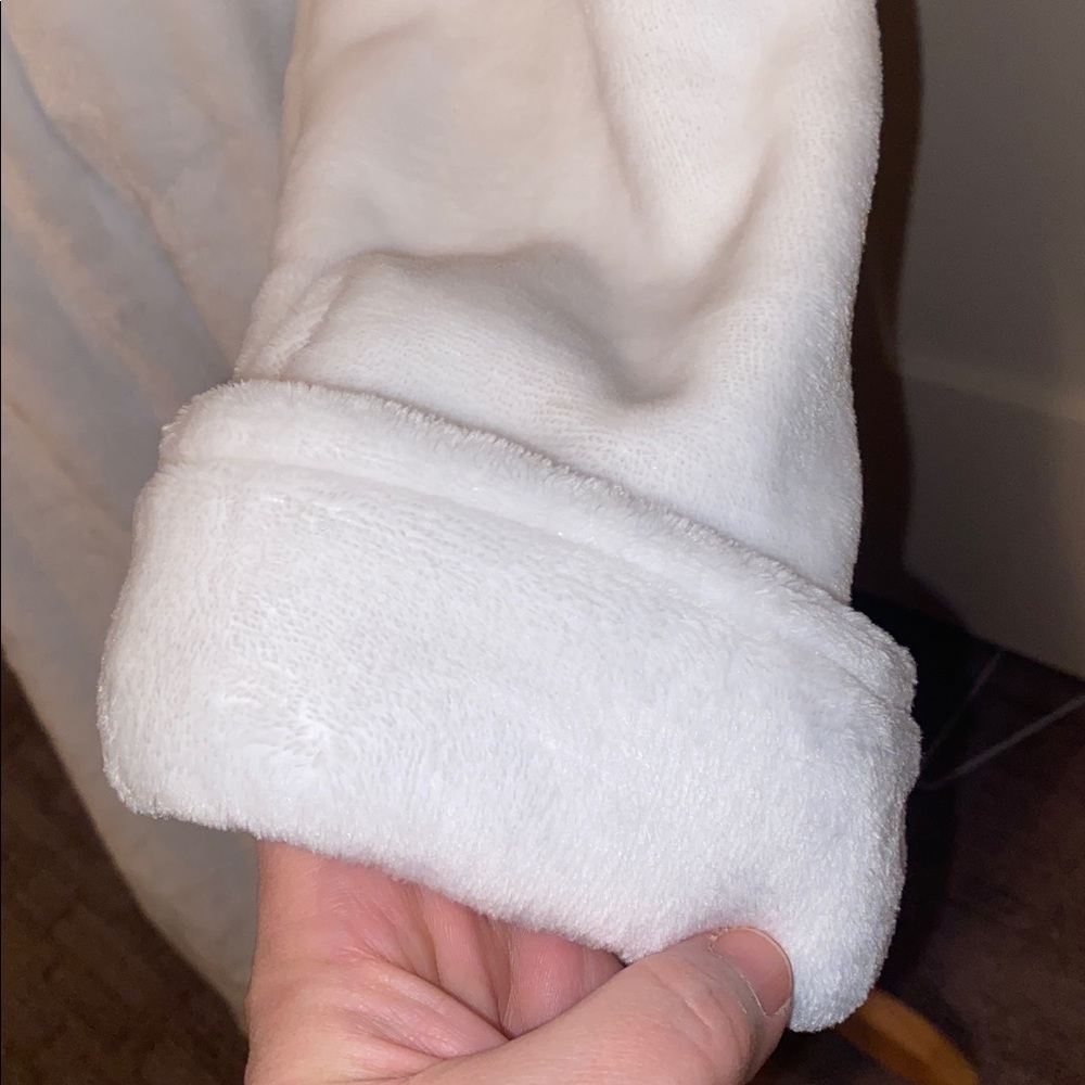 Max Studio Cream Plush Robe - Picture 7 of 7